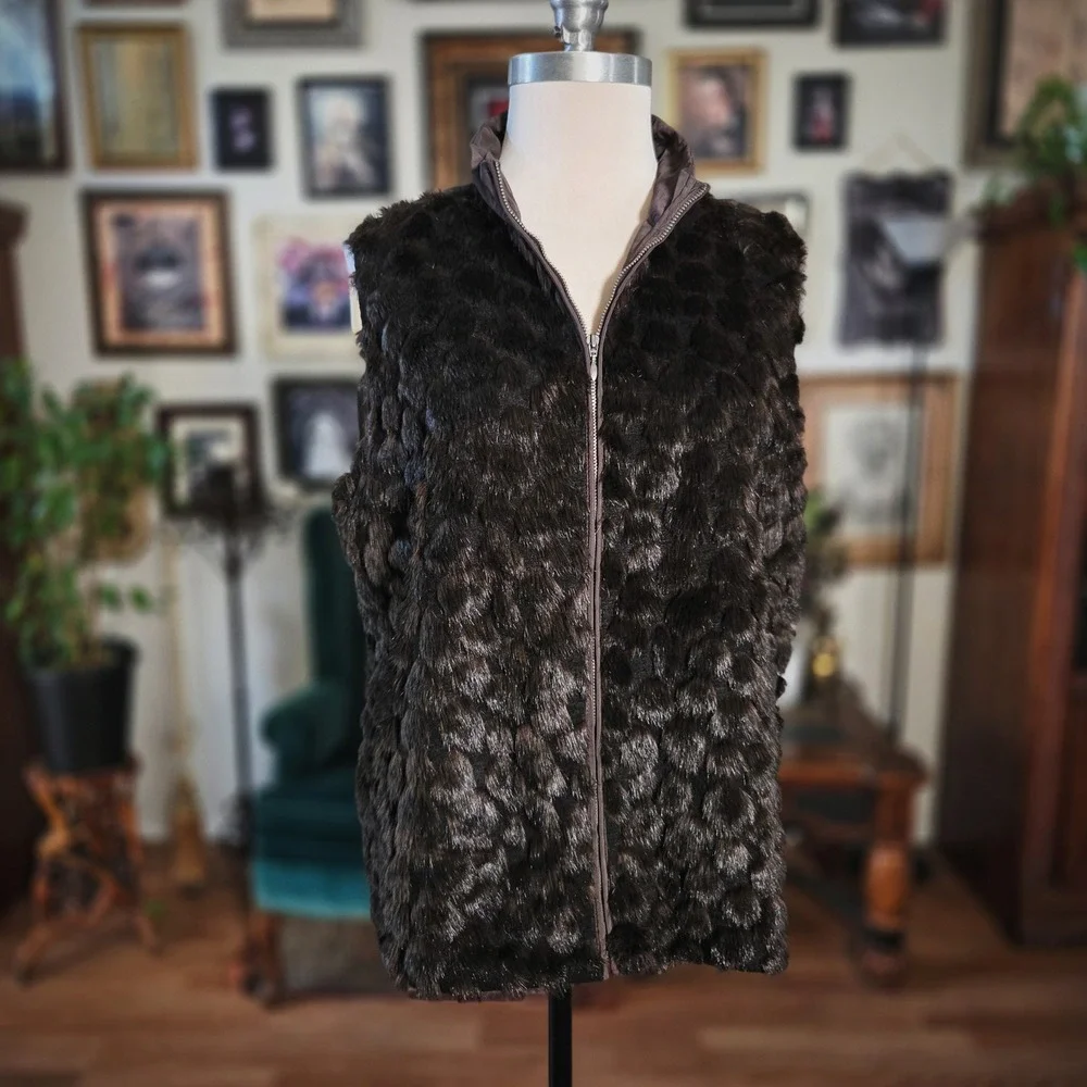 Chicos Faux Fur Vest Brown Zip Front Sleeveless Jacket Glam Mob‎ Wife Size 2 L